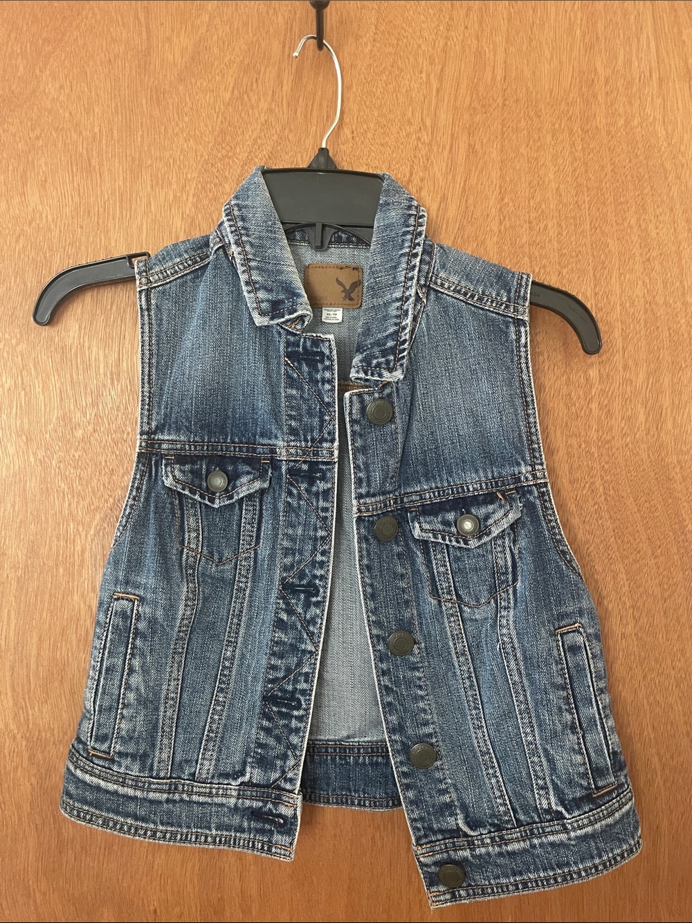 American Eagle medium wash Jean Denim Vest size 4 (XS/S) like new festival